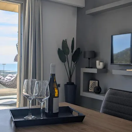 Thea Apartahotel Makrýgialos